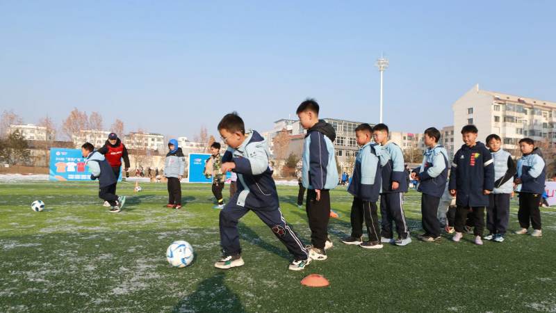国足世预赛战报怎么读:比分之外的数据与战术分析